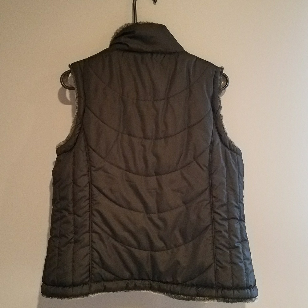Reversible Faux Fur Vest - Picture 8 of 8